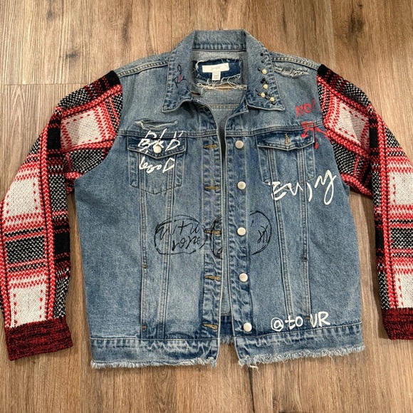 Scripted Distressed Denim Jacket Women’s L Flannel Sleeves Graffiti Embellished - Picture 2 of 8